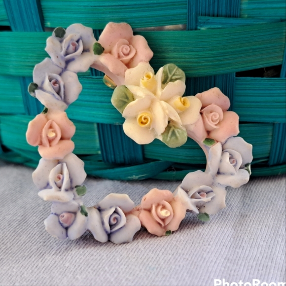 SOLD Vtg cottagcore pastel rose heart shaped brooch - Picture 3 of 8